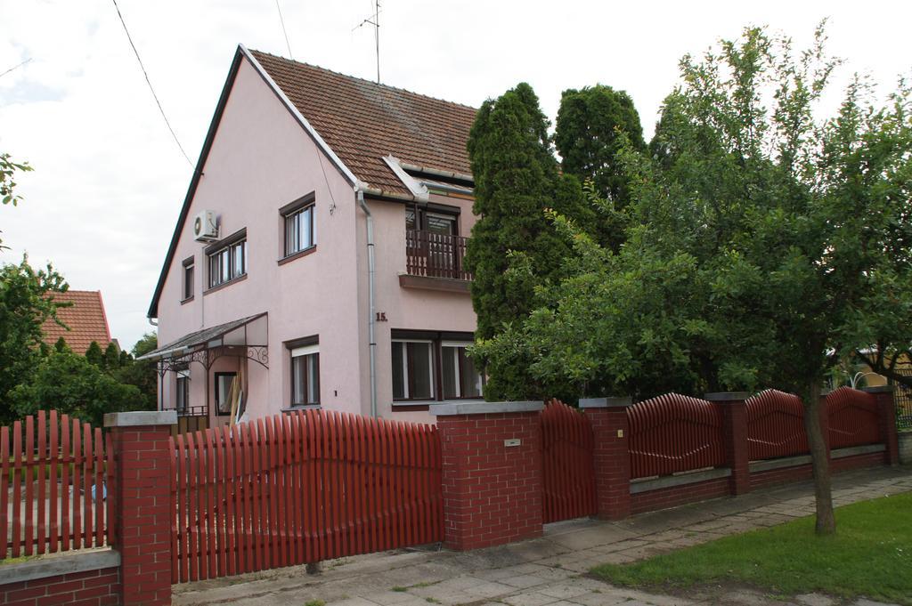 Apartament Fonix Apartman Gyula Zewnętrze zdjęcie